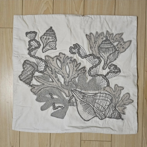 Pottery Barn Sea Life Home Decor Set Of 2 Pillow Covers - Picture 4 of 15